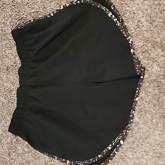 STUNNING NIKE TEMPO DRIFIT RUNNING SHORTS CURVED HEM WITH MESH - Picture 7 of 9